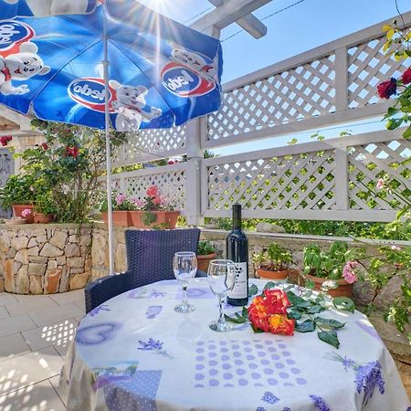 Apartment Neno - Terrace & Parking Veli Losinj Exterior photo