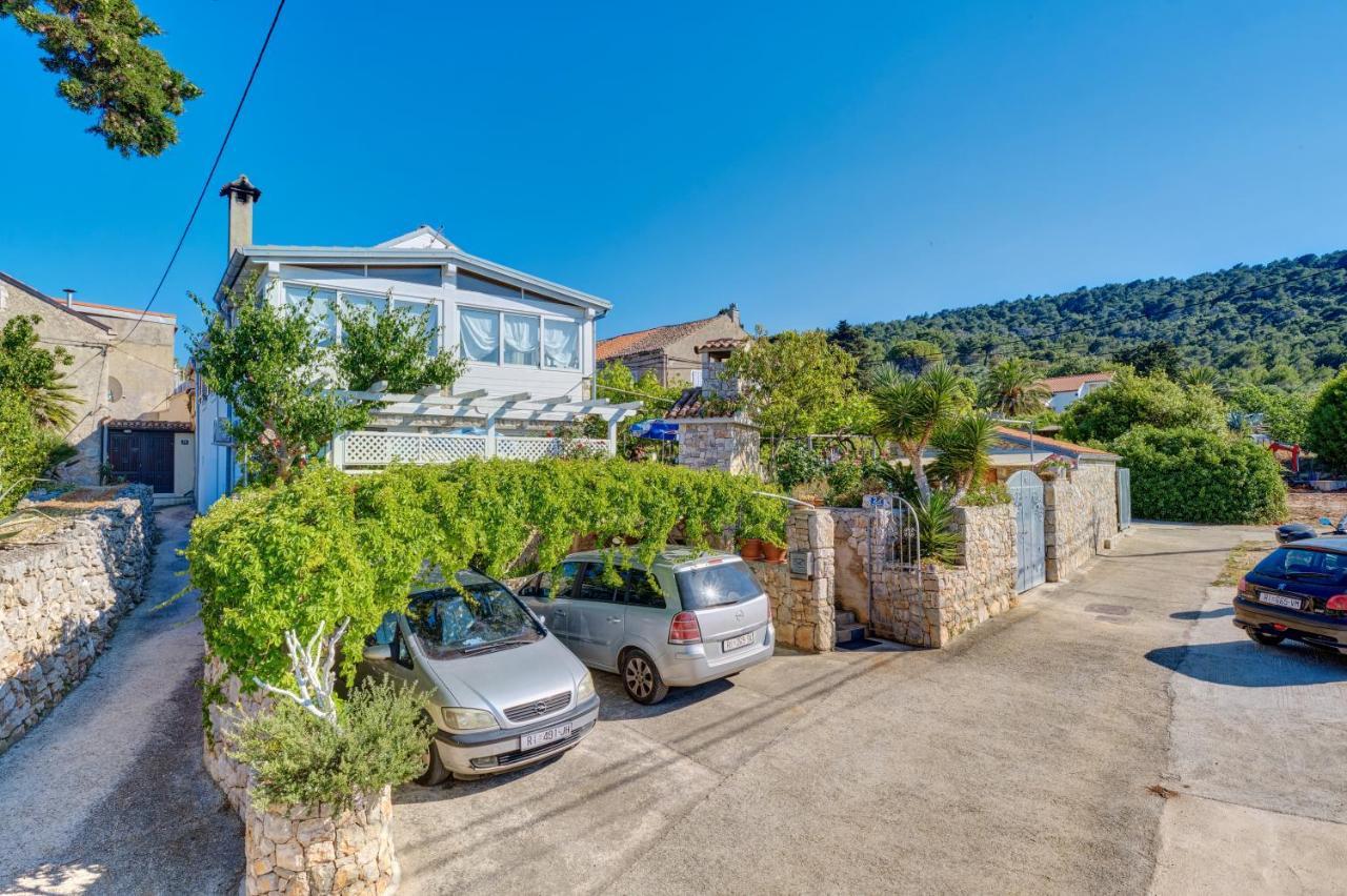 Apartment Neno - Terrace & Parking Veli Losinj Exterior photo
