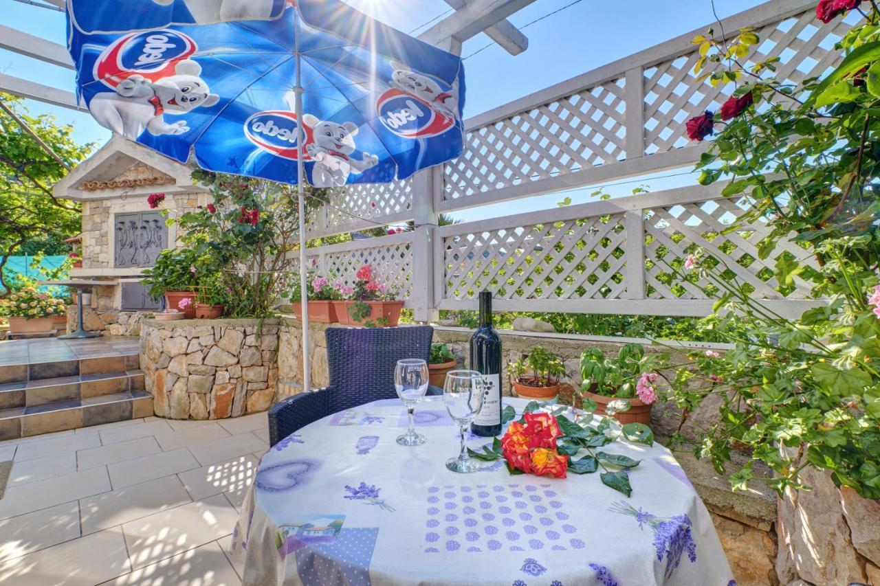 Apartment Neno - Terrace & Parking Veli Losinj Exterior photo