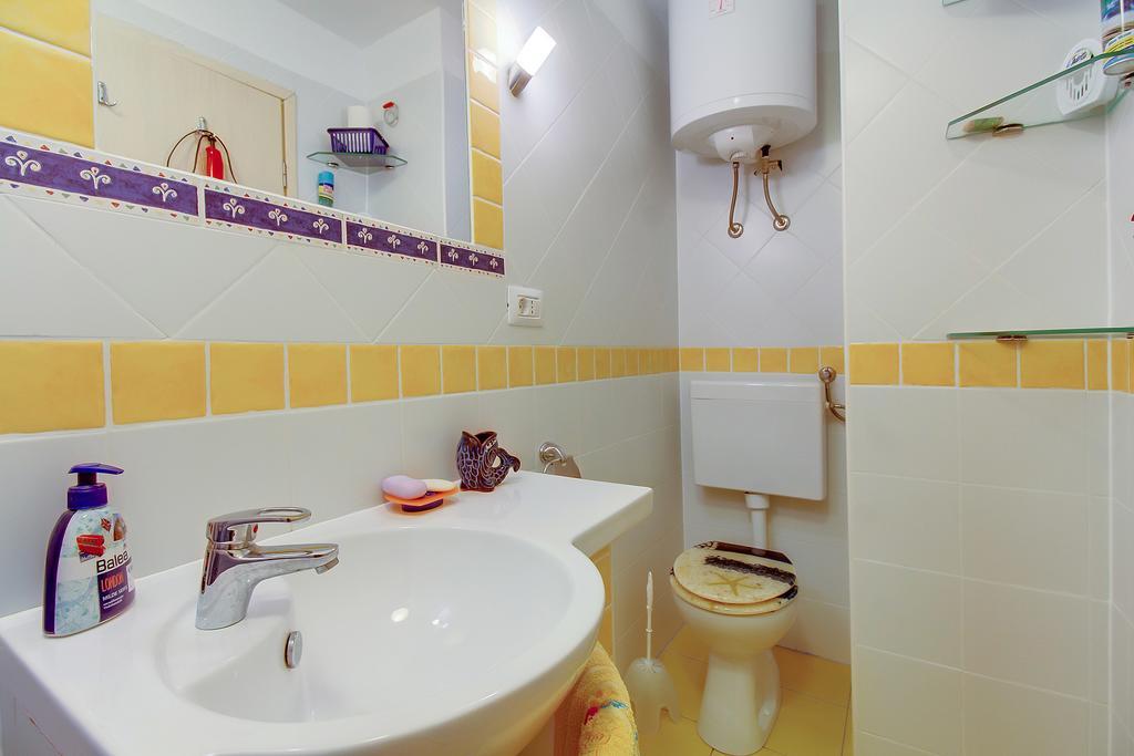 Apartment Neno - Terrace & Parking Veli Losinj Exterior photo