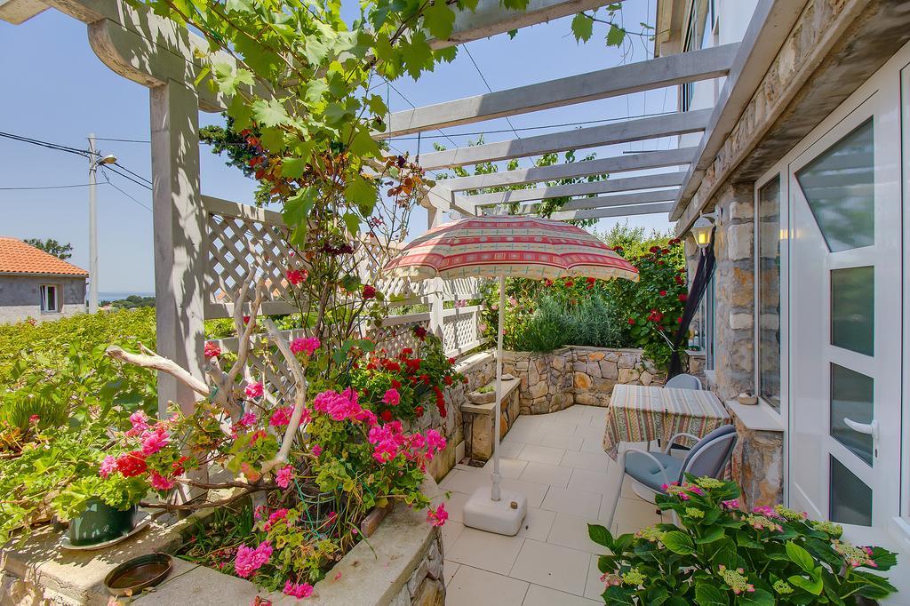 Apartment Neno - Terrace & Parking Veli Losinj Exterior photo