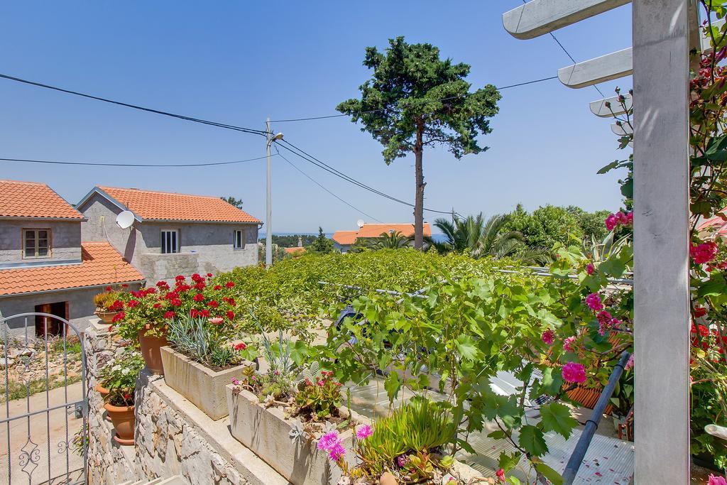Apartment Neno - Terrace & Parking Veli Losinj Exterior photo