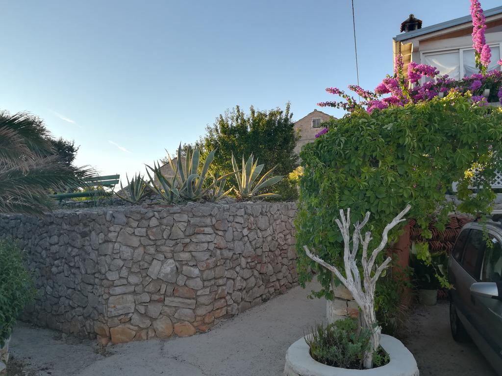 Apartment Neno - Terrace & Parking Veli Losinj Exterior photo