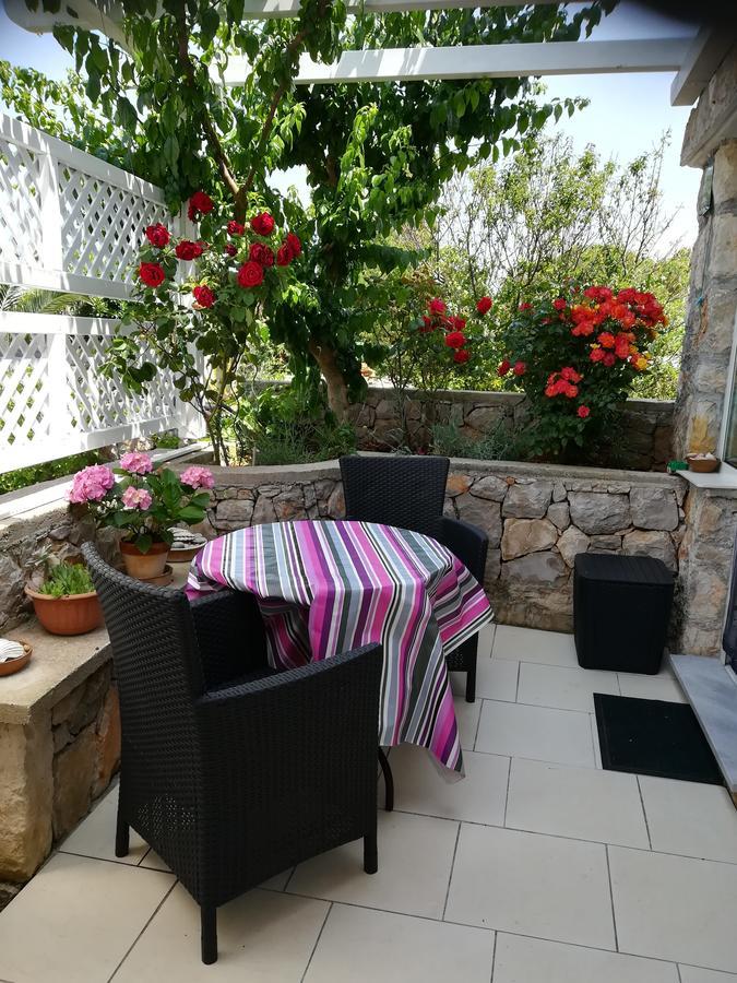 Apartment Neno - Terrace & Parking Veli Losinj Exterior photo
