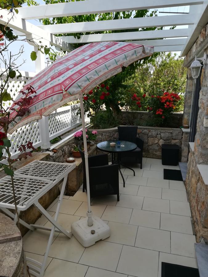 Apartment Neno - Terrace & Parking Veli Losinj Exterior photo
